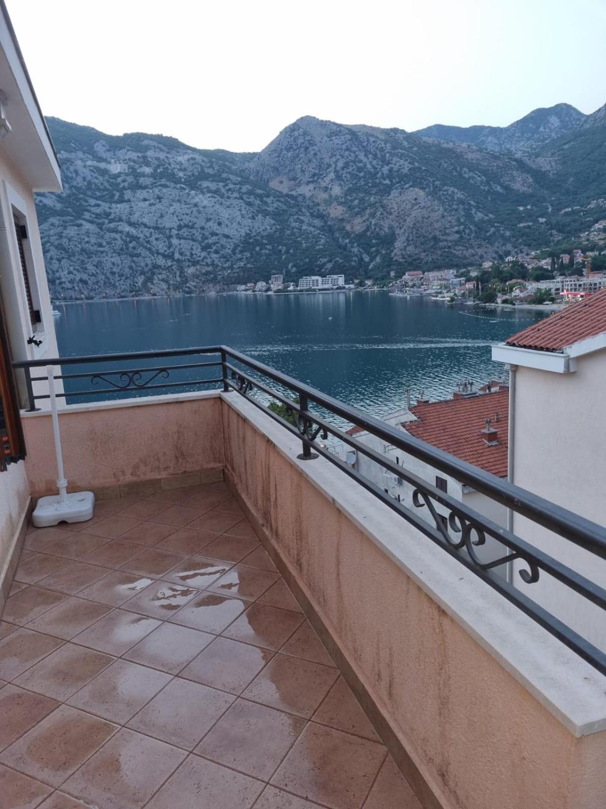 Apartments Sneza Рисан Экстерьер фото