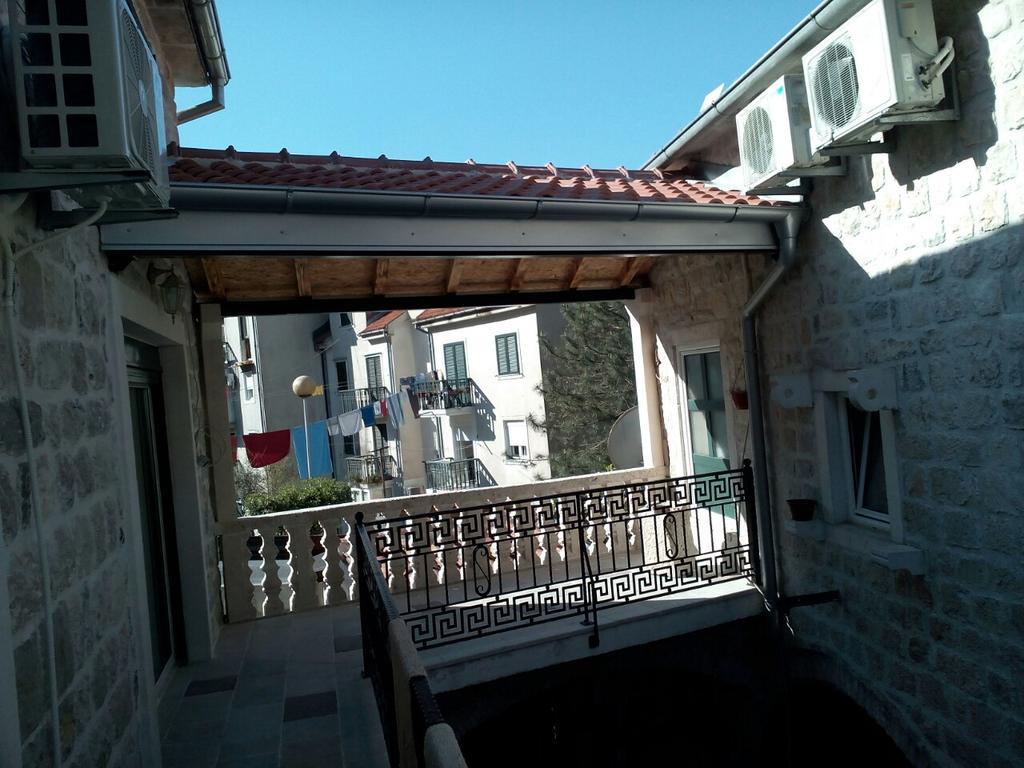 Apartments Sneza Рисан Экстерьер фото