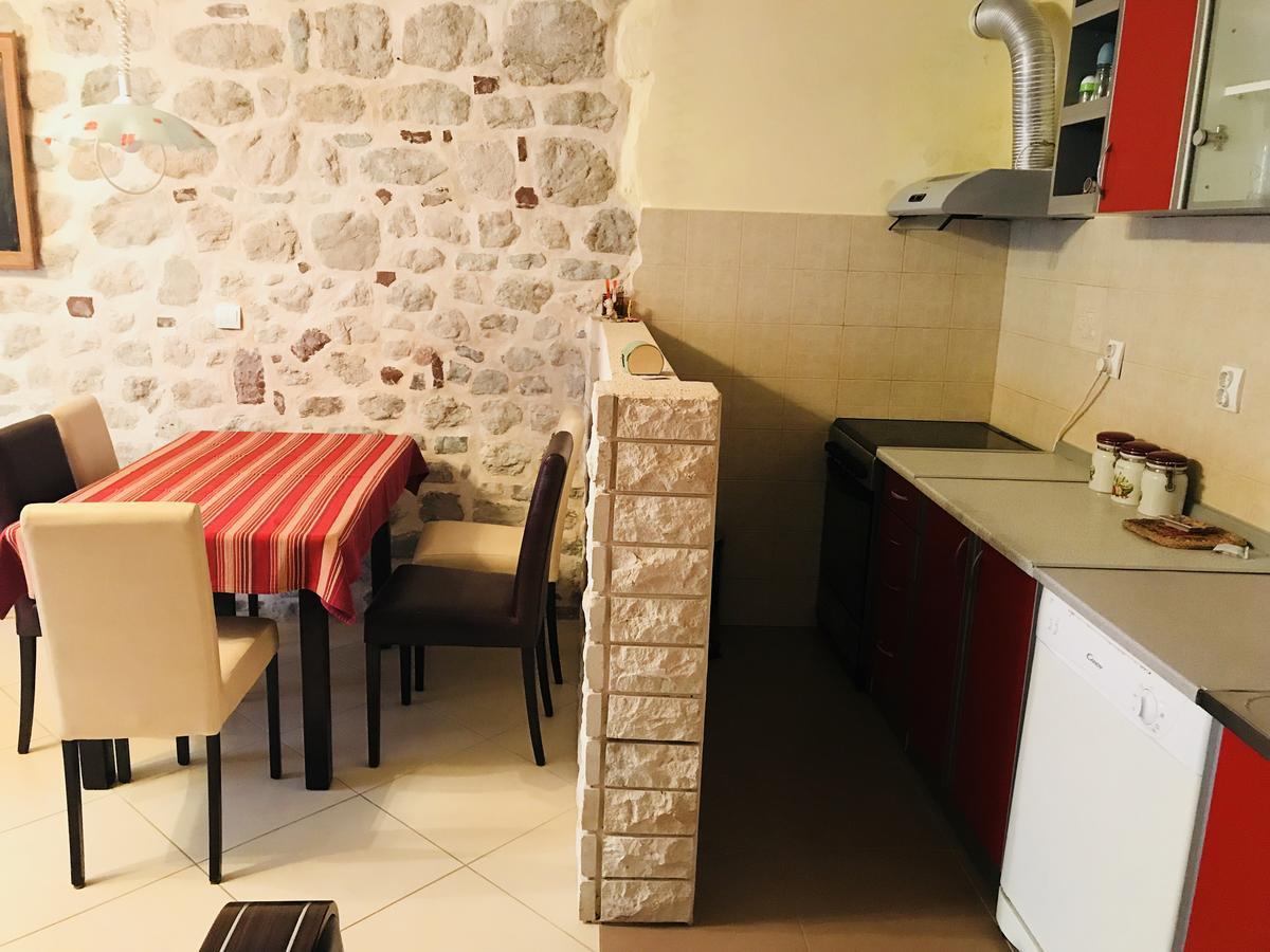 Apartments Sneza Рисан Экстерьер фото