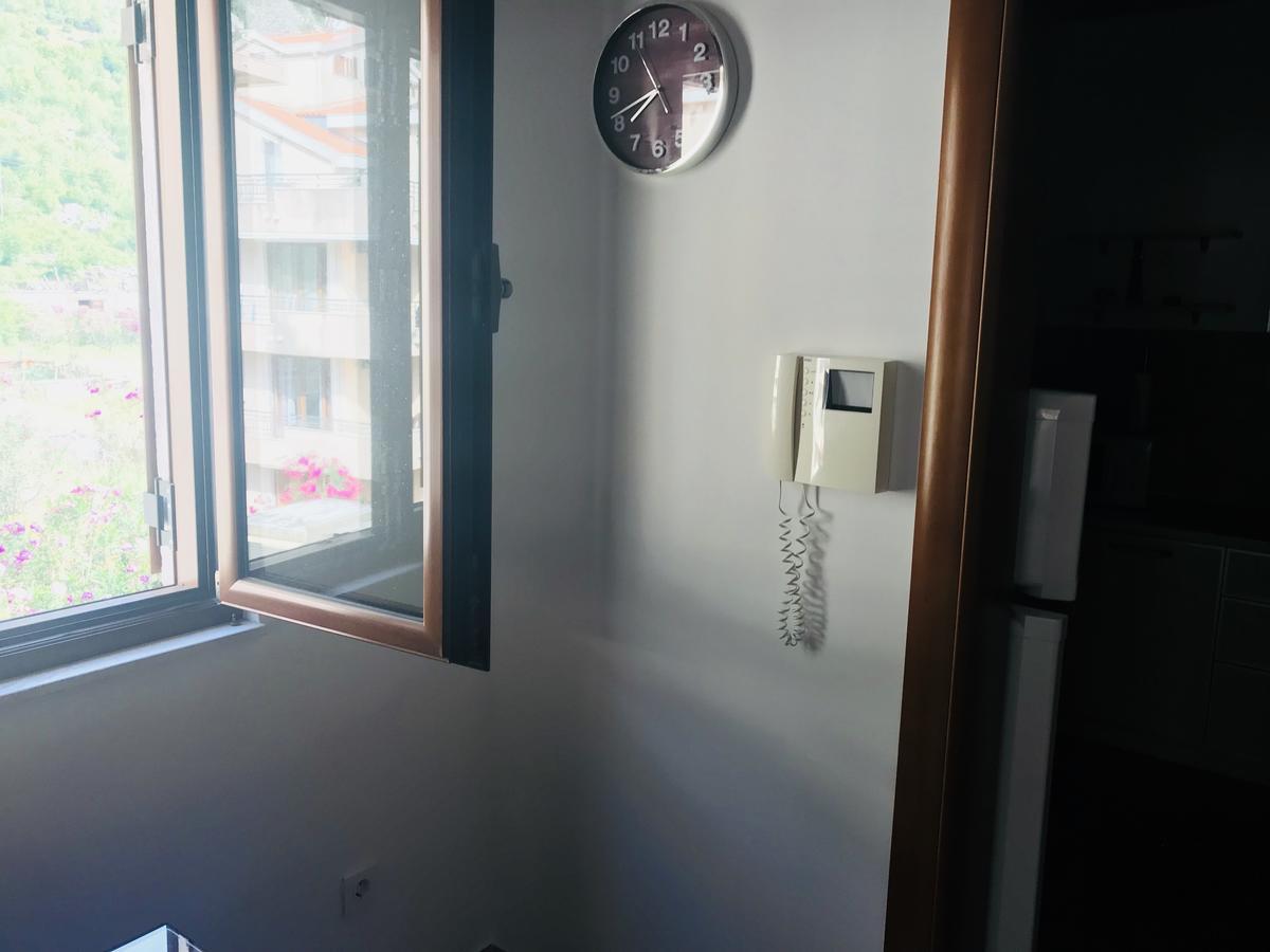 Apartments Sneza Рисан Экстерьер фото